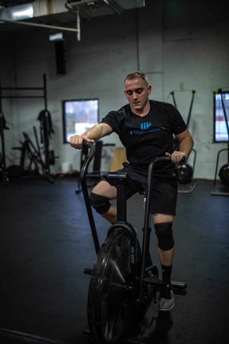 An athlete trains his VO2 max and lactate threshold using interval training. Discovering the difference between vo2 max vs lactate threshold.