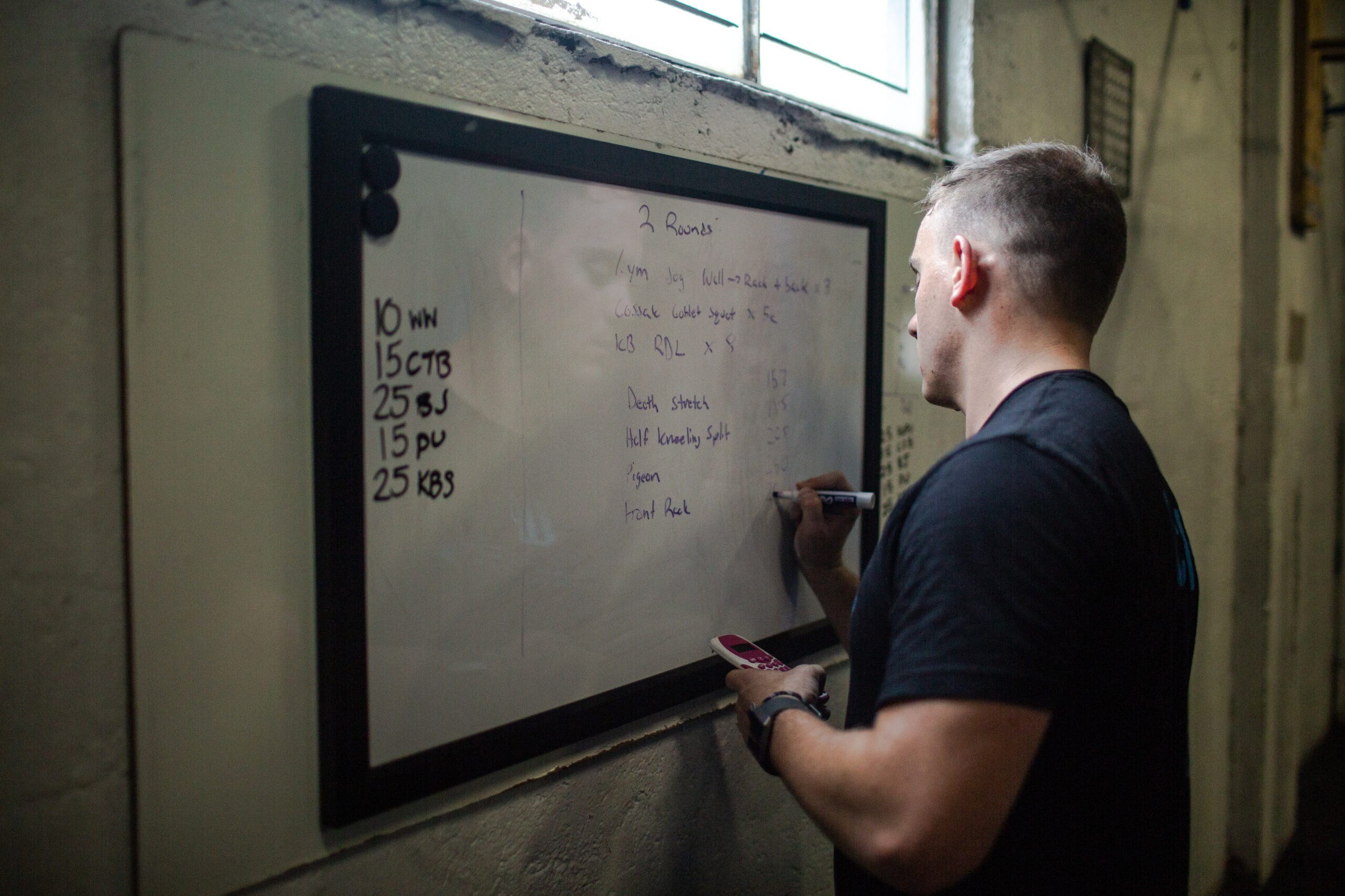 CrossFit athlete uses a CrossFit Macro calculator to determine his Macros for CrossFit